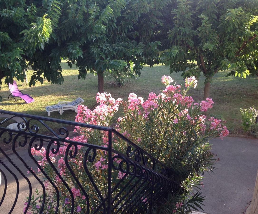 サラヴァ Au Mas Des Graviers Bed & Breakfast エクステリア 写真